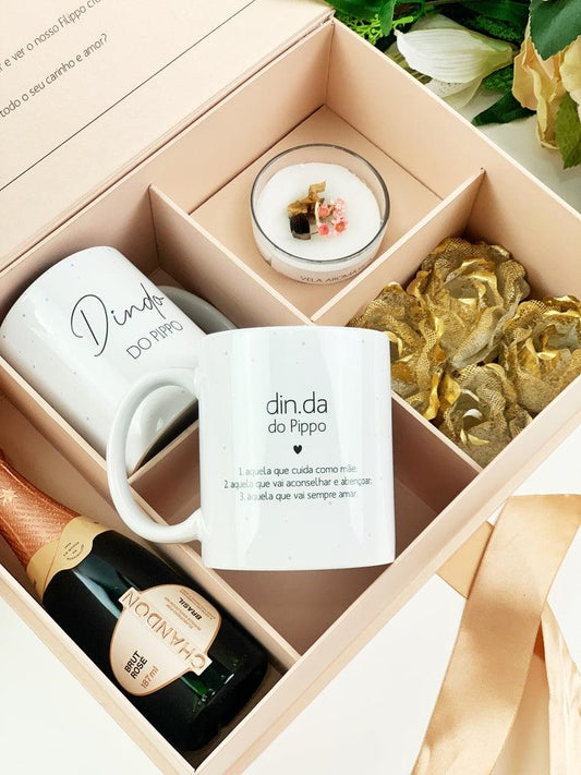 Caixa kit convite padrinhos batizado com canecas vela aromática forminhas e baby chandon - papelraro